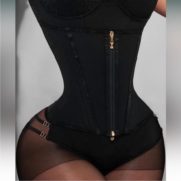 NWOT🖤BLACK CORSET - Picture 3 of 5